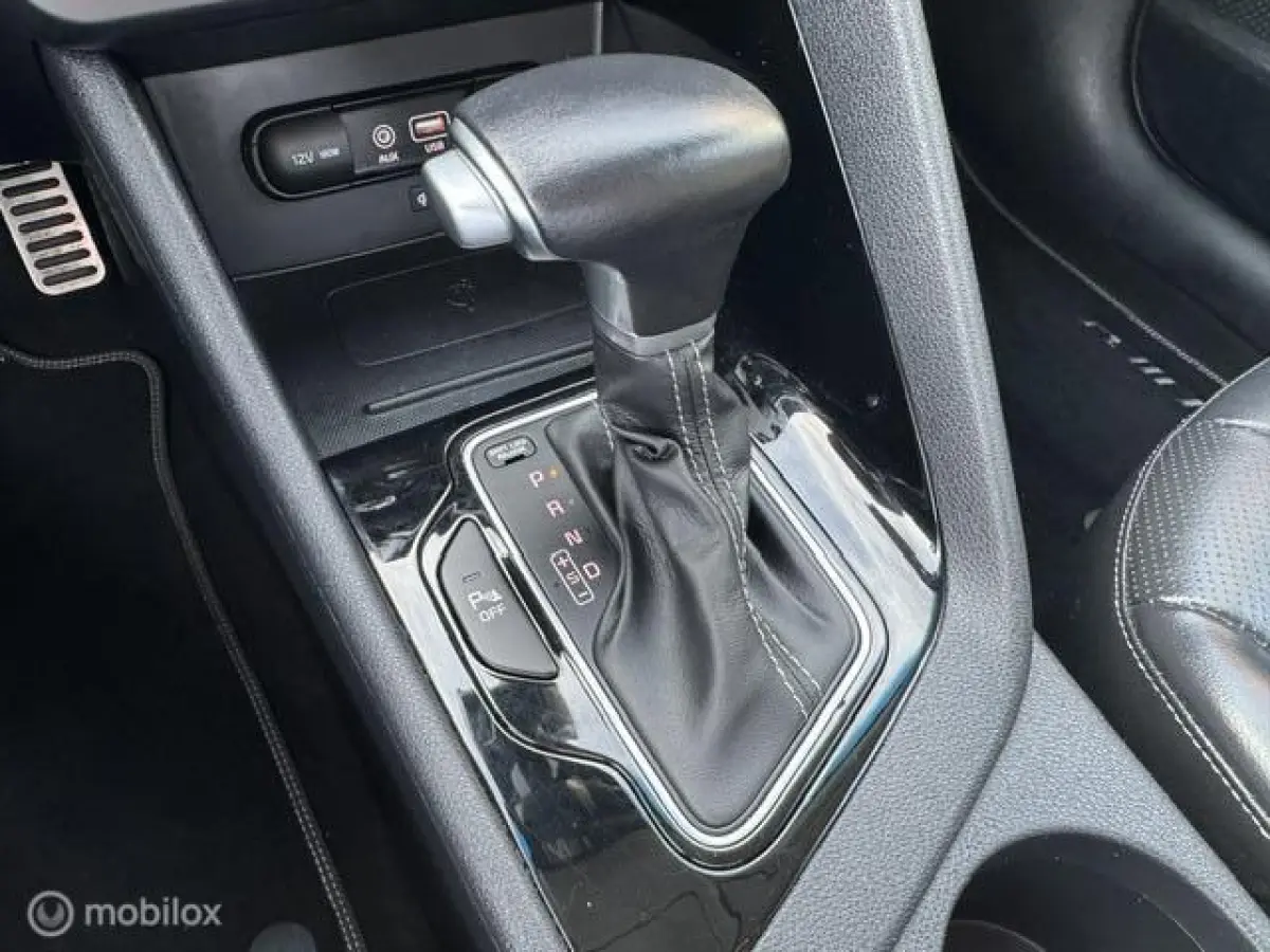 1.6 GDi Hybrid ExecutiveLine Stoel verwarming & verkoeling , stuur verwarmd, Parkeerhulp voor & achter , Navigatie , Camera , dodehoek detectie 1e eigenaar , Door ons nieuw geleverd en onder