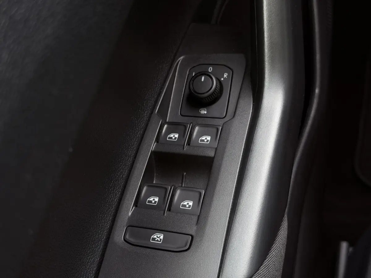 1.0 TSI Comfortline Business CARPLAY | ADAPT.CRUISE | CLIMA | PDC | NAV | 41'DKM!! | NAP | 1'EIG