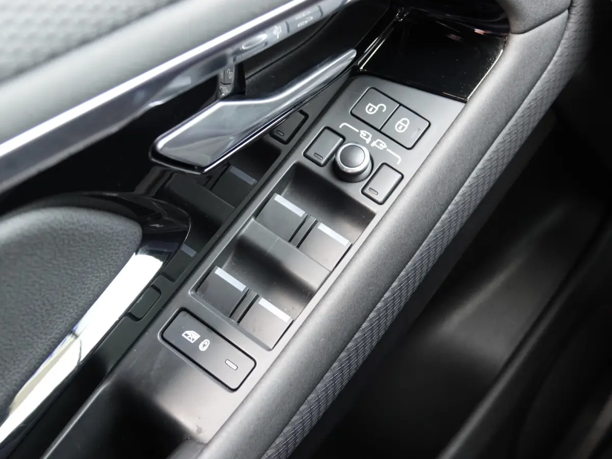 1.5 P300e PHEV AWD NL-AUTO | BLACK PACK | SURROUND VIEW | LEER | NAVI