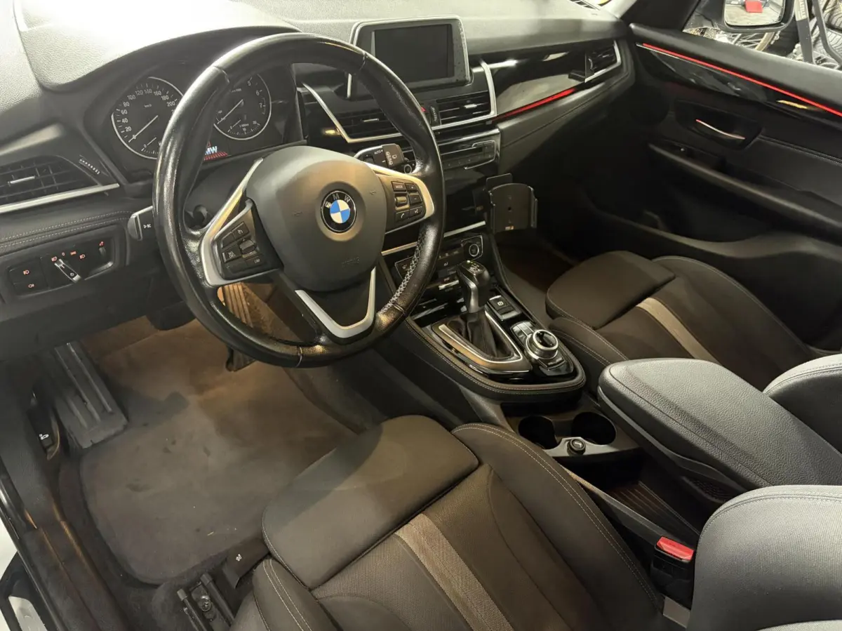 218i Trekhaak / Navi / Sportstoel