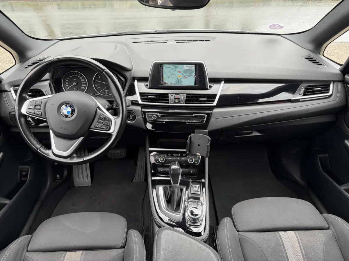 218i Trekhaak / Navi / Sportstoel