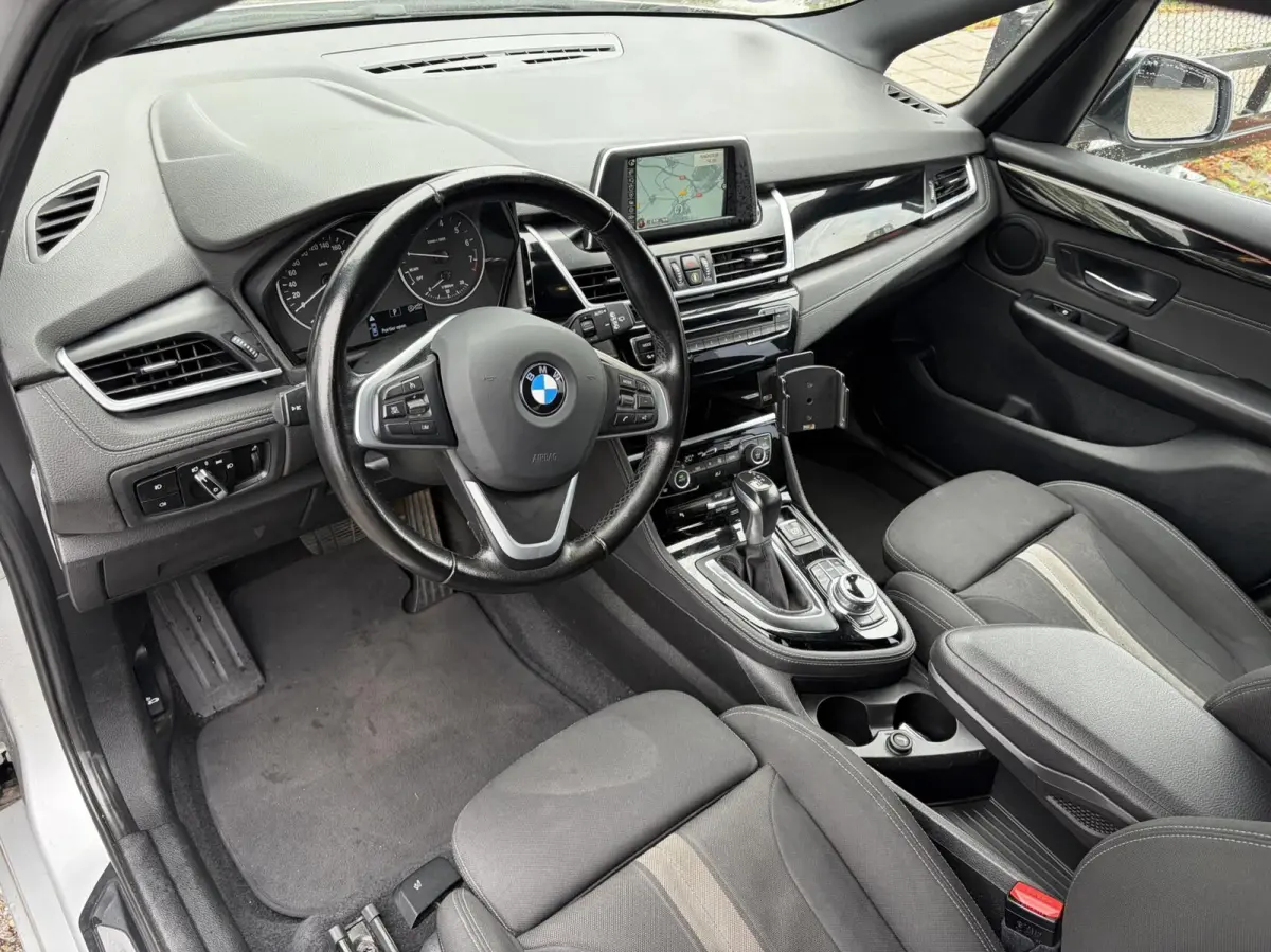 218i Trekhaak / Navi / Sportstoel