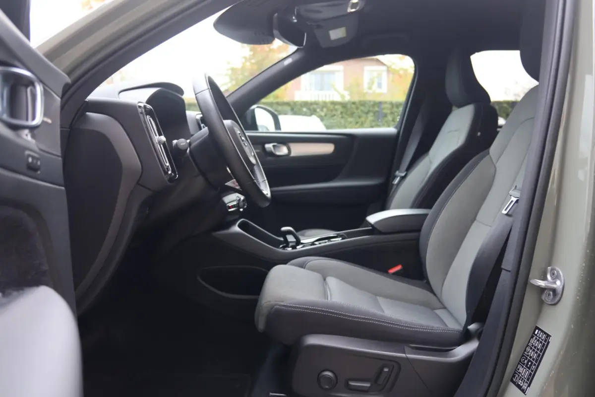 T4 Rechage Plus Dark | Stoelverwarming | Parkeercamera | H/K | Memory seats | Keyless | Glossy Black