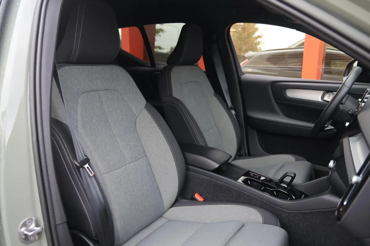 T4 Rechage Plus Dark | Stoelverwarming | Parkeercamera | H/K | Memory seats | Keyless | Glossy Black