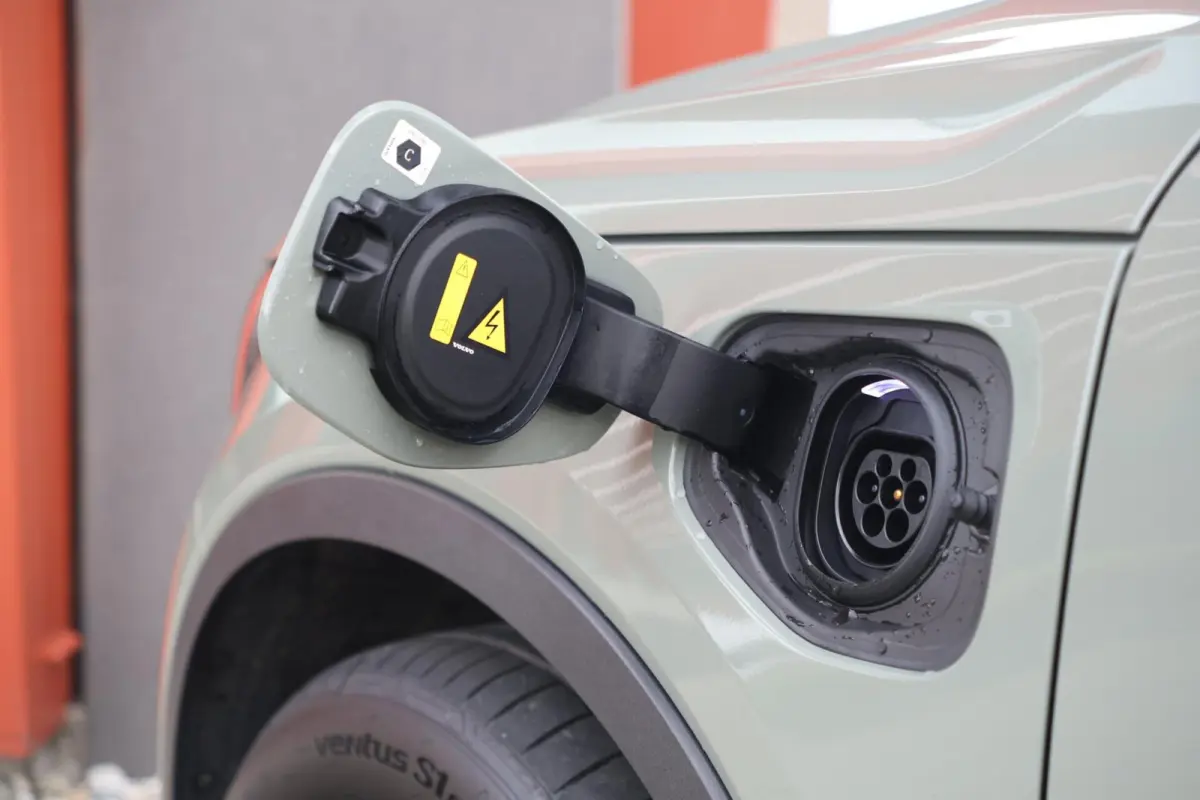 T4 Rechage Plus Dark | Stoelverwarming | Parkeercamera | H/K | Memory seats | Keyless | Glossy Black