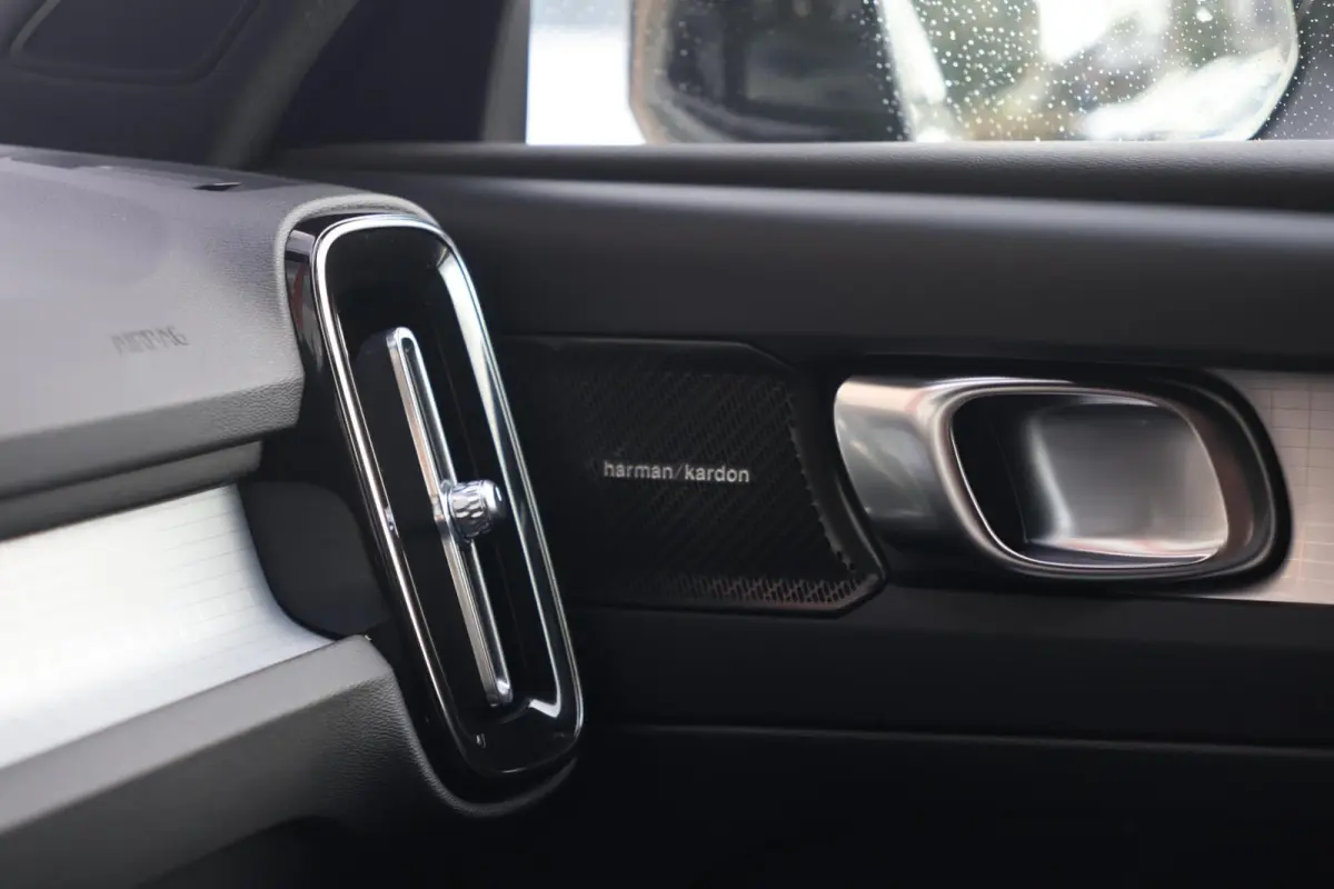 T4 Rechage Plus Dark | Stoelverwarming | Parkeercamera | H/K | Memory seats | Keyless | Glossy Black