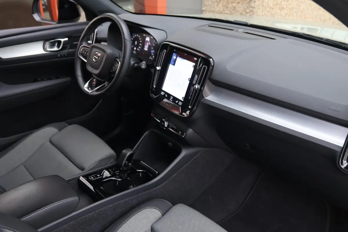 T4 Rechage Plus Dark | Stoelverwarming | Parkeercamera | H/K | Memory seats | Keyless | Glossy Black