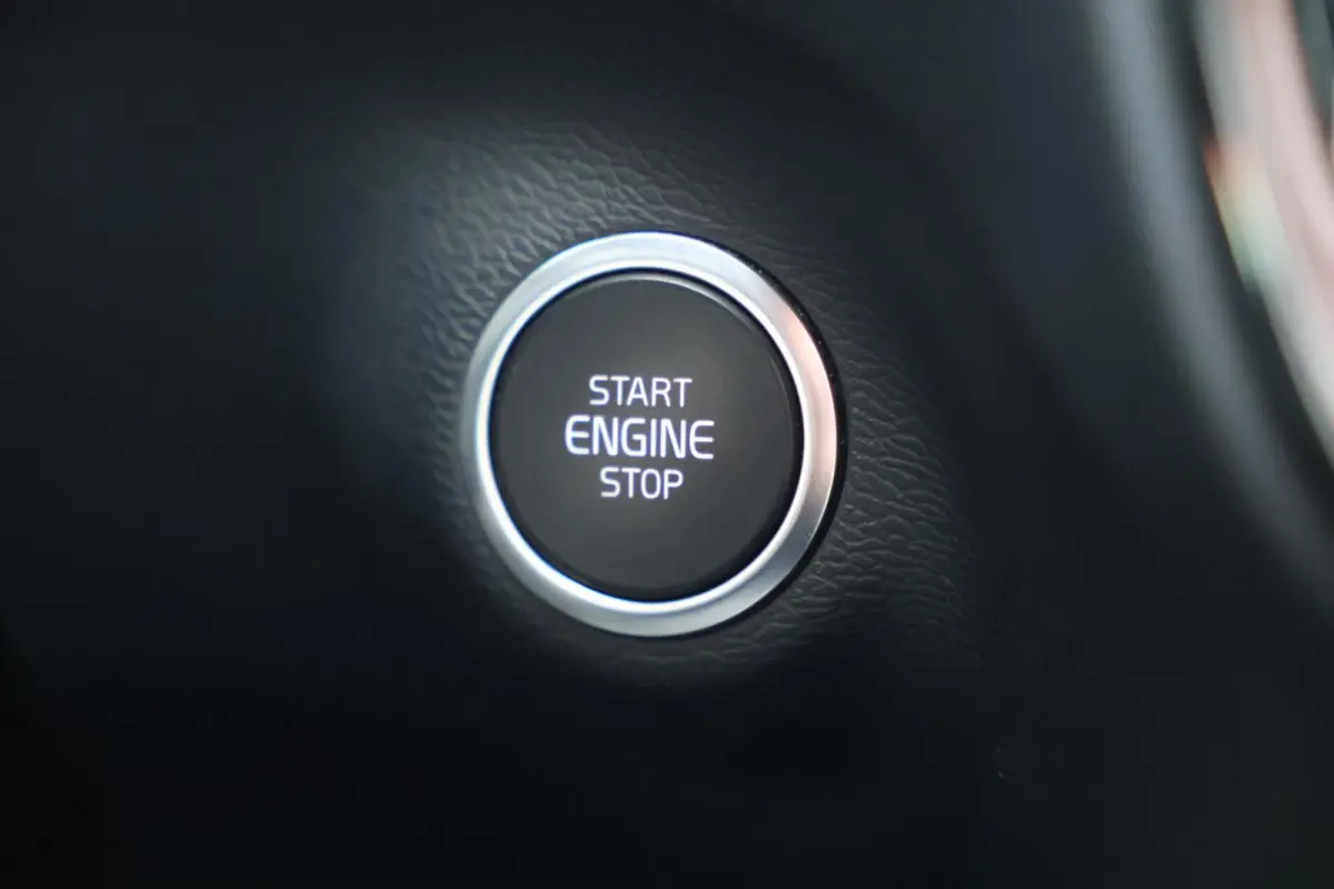 T4 Rechage Plus Dark | Stoelverwarming | Parkeercamera | H/K | Memory seats | Keyless | Glossy Black