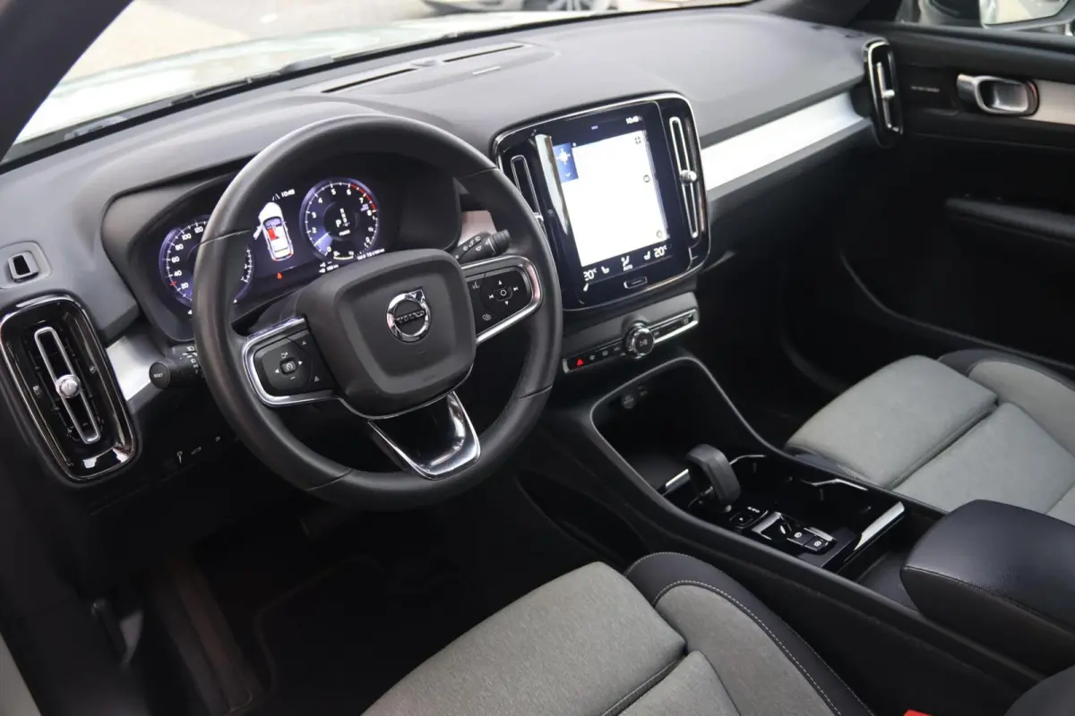 T4 Rechage Plus Dark | Stoelverwarming | Parkeercamera | H/K | Memory seats | Keyless | Glossy Black