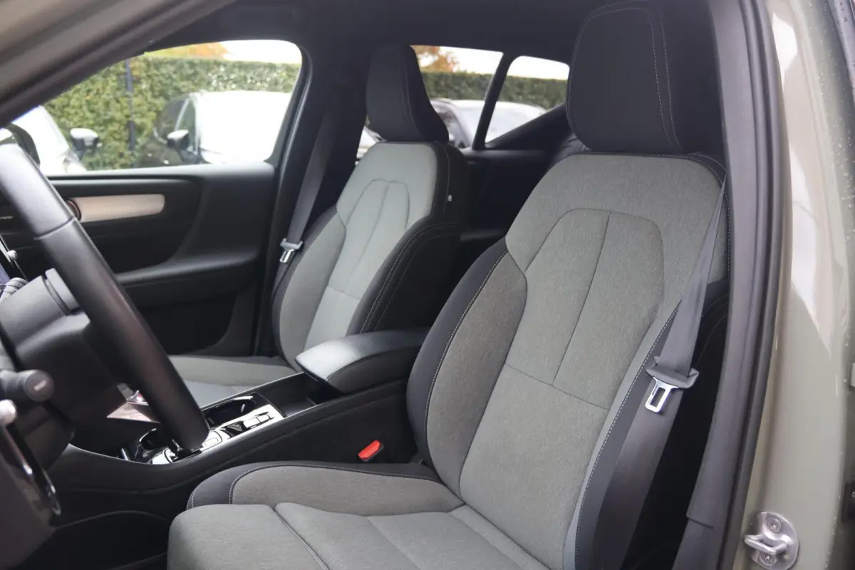 T4 Rechage Plus Dark | Stoelverwarming | Parkeercamera | H/K | Memory seats | Keyless | Glossy Black