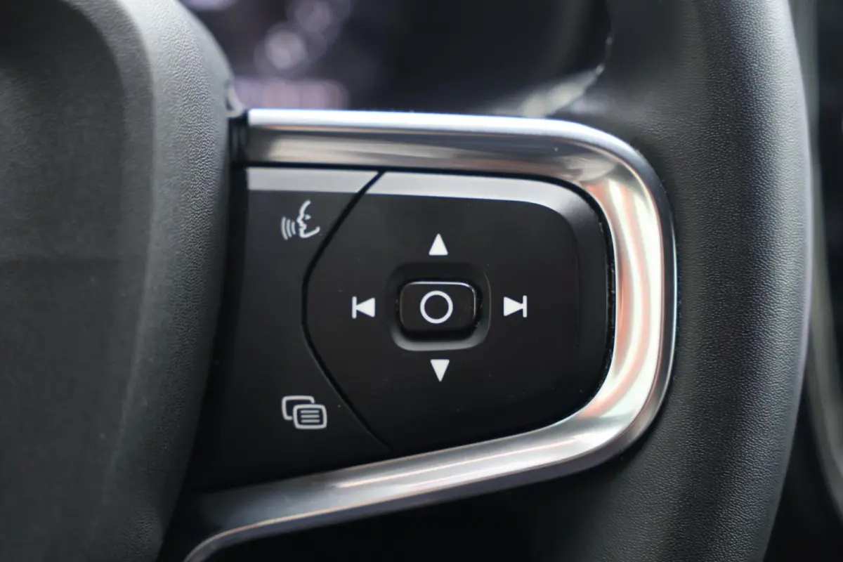 T4 Rechage Plus Dark | Stoelverwarming | Parkeercamera | H/K | Memory seats | Keyless | Glossy Black