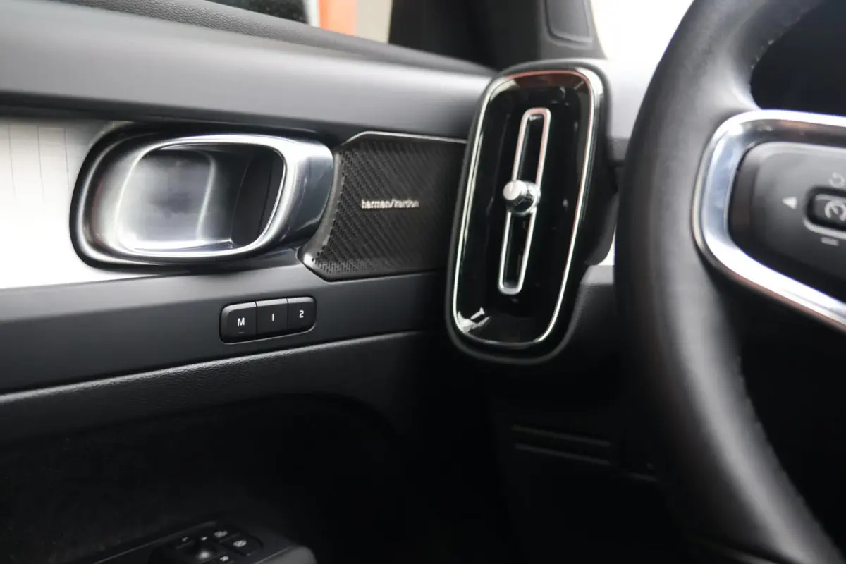 T4 Rechage Plus Dark | Stoelverwarming | Parkeercamera | H/K | Memory seats | Keyless | Glossy Black
