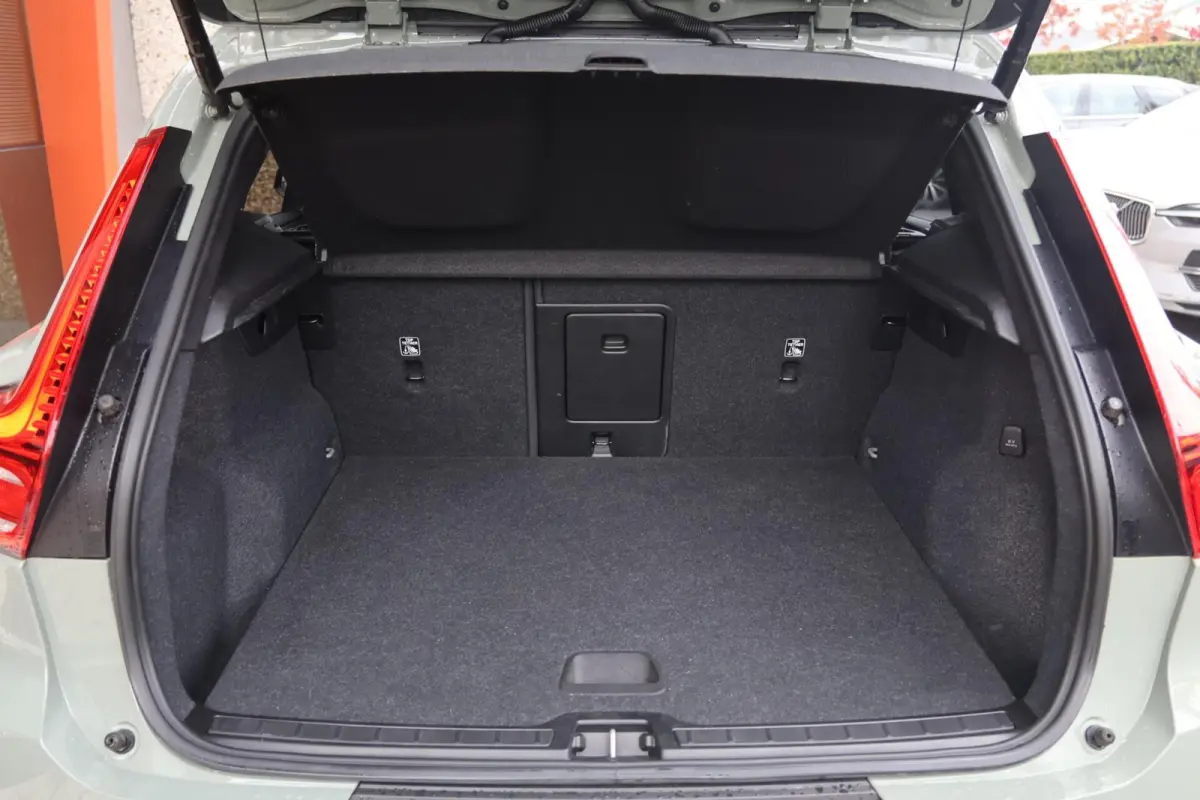 T4 Rechage Plus Dark | Stoelverwarming | Parkeercamera | H/K | Memory seats | Keyless | Glossy Black