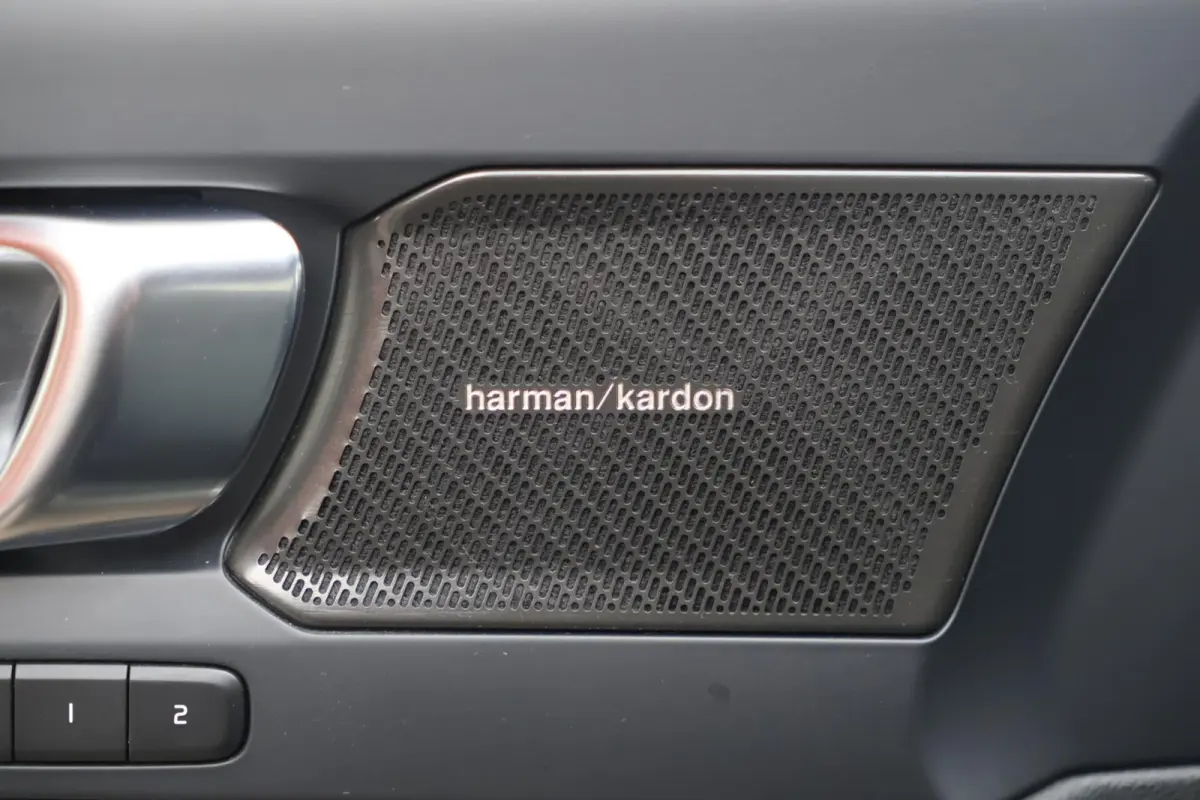 T4 Rechage Plus Dark | Stoelverwarming | Parkeercamera | H/K | Memory seats | Keyless | Glossy Black