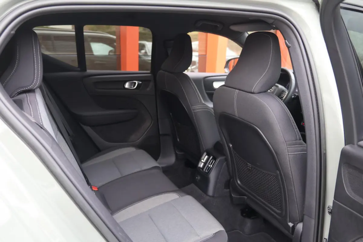 T4 Rechage Plus Dark | Stoelverwarming | Parkeercamera | H/K | Memory seats | Keyless | Glossy Black