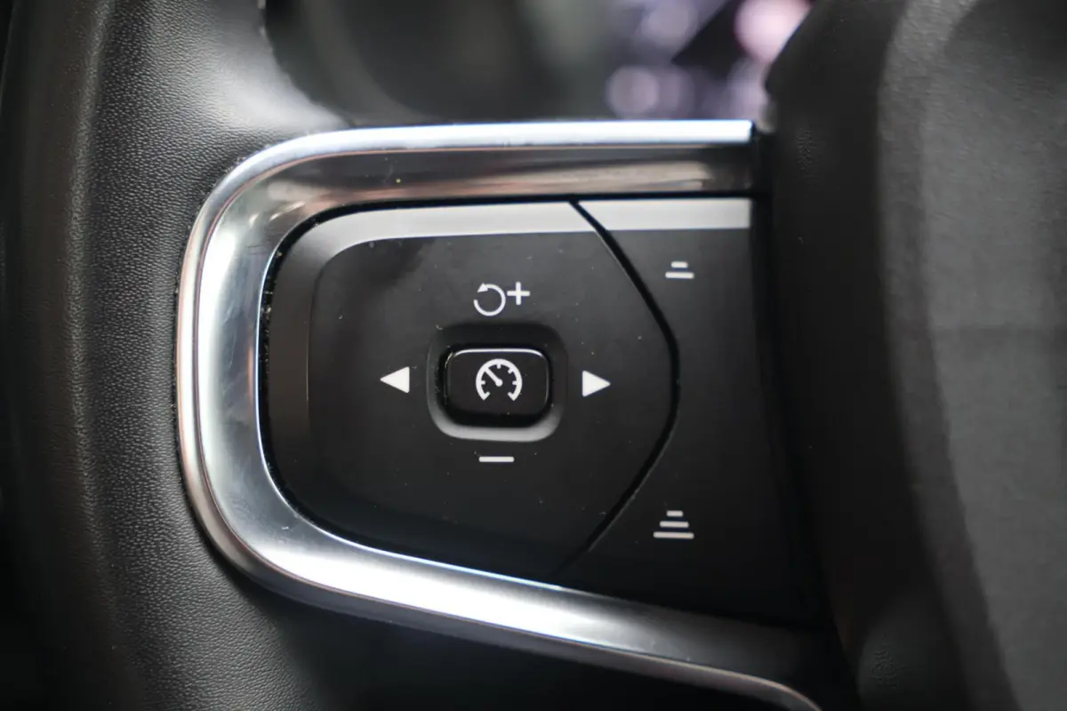 T4 Rechage Plus Dark | Stoelverwarming | Parkeercamera | H/K | Memory seats | Keyless | Glossy Black