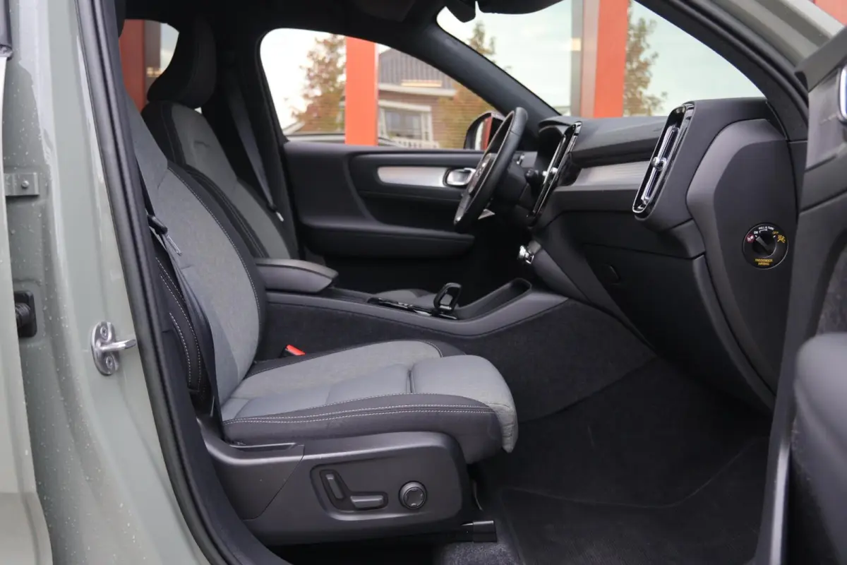 T4 Rechage Plus Dark | Stoelverwarming | Parkeercamera | H/K | Memory seats | Keyless | Glossy Black