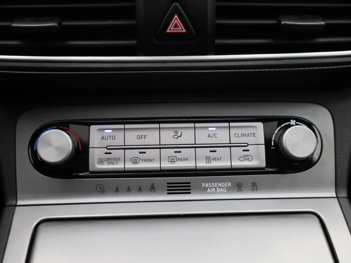 EV Comfort 64 kWh | STOELVERWARMING + STOELKOELING | STUURVERWARMING | ELEK.STOEL | CAMERA | SCHUIFDAK | HEADUP DISPLAY |