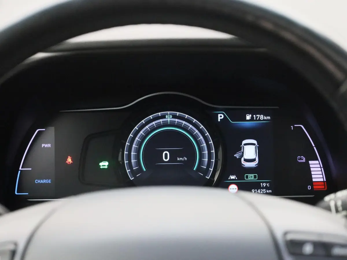 EV Comfort 64 kWh | STOELVERWARMING + STOELKOELING | STUURVERWARMING | ELEK.STOEL | CAMERA | SCHUIFDAK | HEADUP DISPLAY |