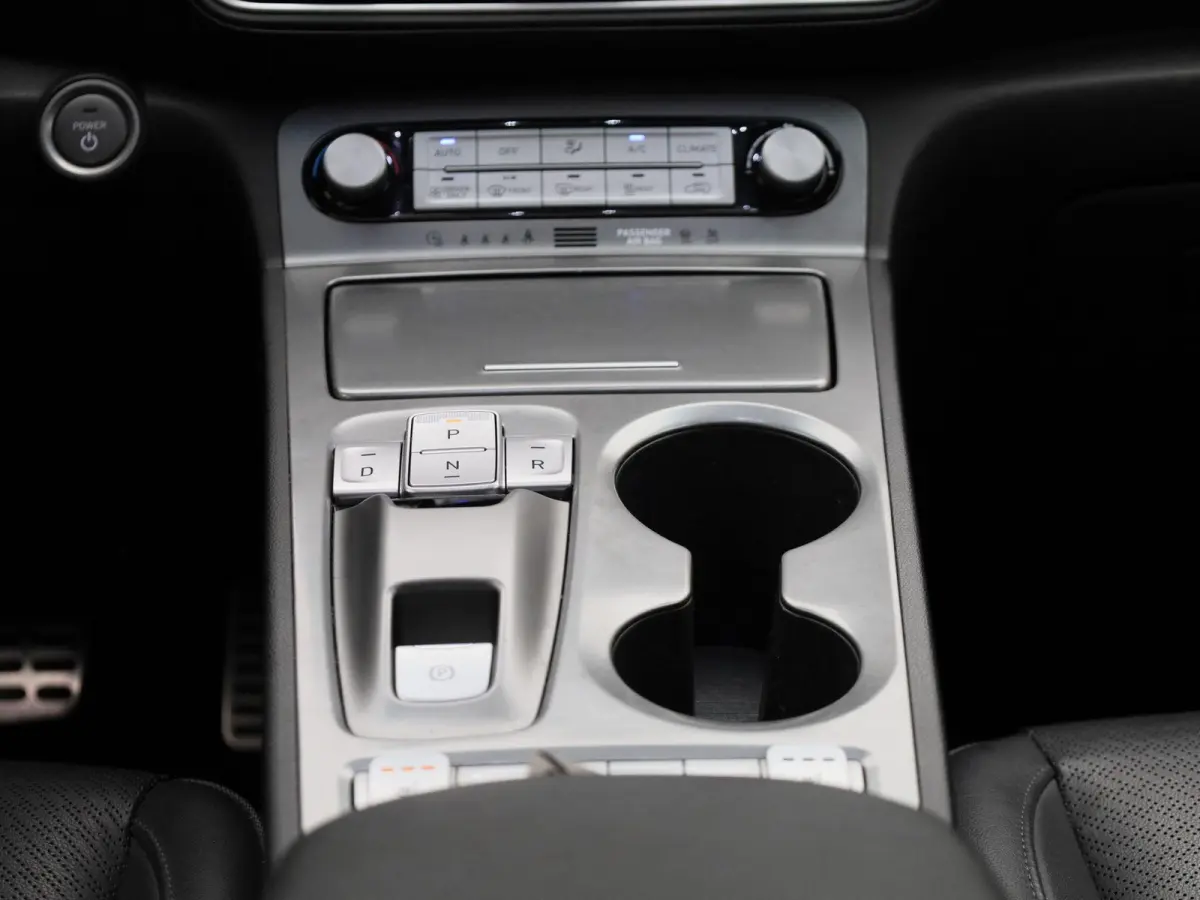 EV Comfort 64 kWh | STOELVERWARMING + STOELKOELING | STUURVERWARMING | ELEK.STOEL | CAMERA | SCHUIFDAK | HEADUP DISPLAY |