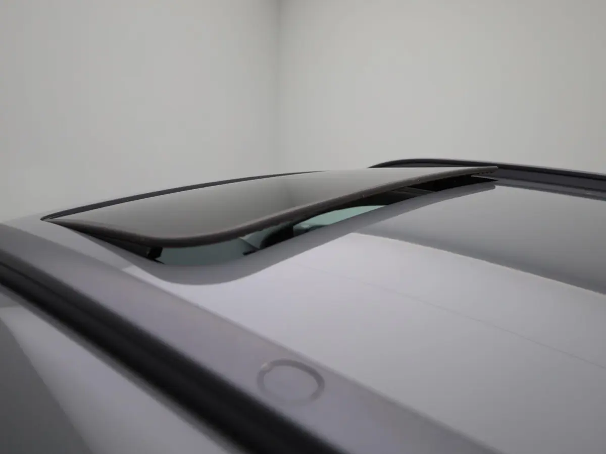 EV Comfort 64 kWh | STOELVERWARMING + STOELKOELING | STUURVERWARMING | ELEK.STOEL | CAMERA | SCHUIFDAK | HEADUP DISPLAY |
