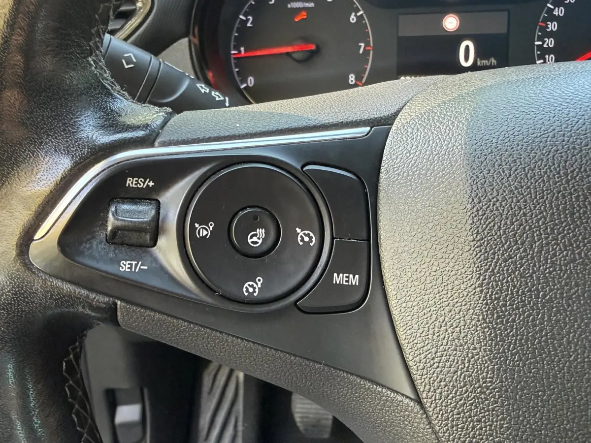 1.2 Turbo GS Line | Stoel/ stuurverwarming | Navigatie | Airco | Apple Carplay/Android Auto | PDC + Camera |