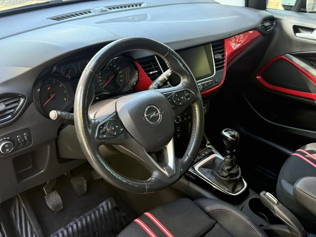 1.2 Turbo GS Line | Stoel/ stuurverwarming | Navigatie | Airco | Apple Carplay/Android Auto | PDC + Camera |
