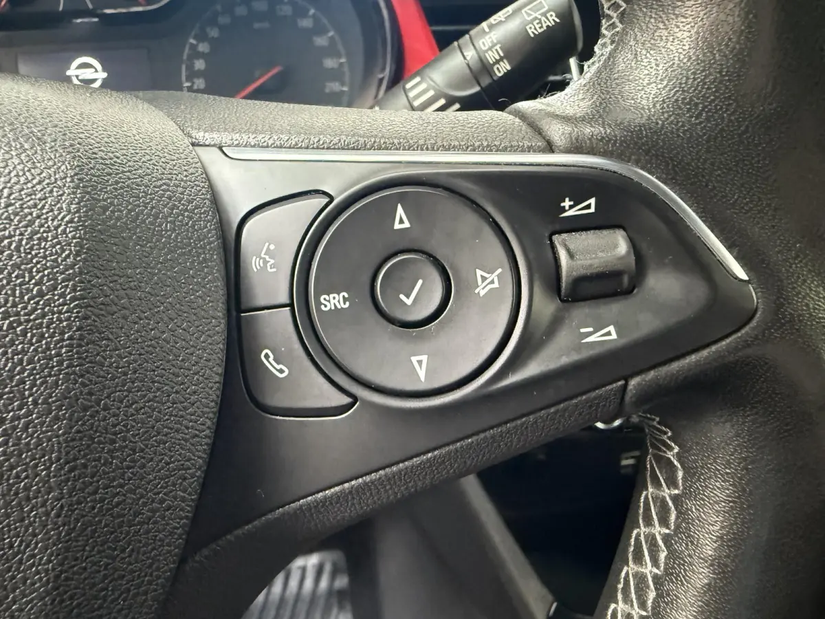 1.2 Turbo GS Line | Stoel/ stuurverwarming | Navigatie | Airco | Apple Carplay/Android Auto | PDC + Camera |