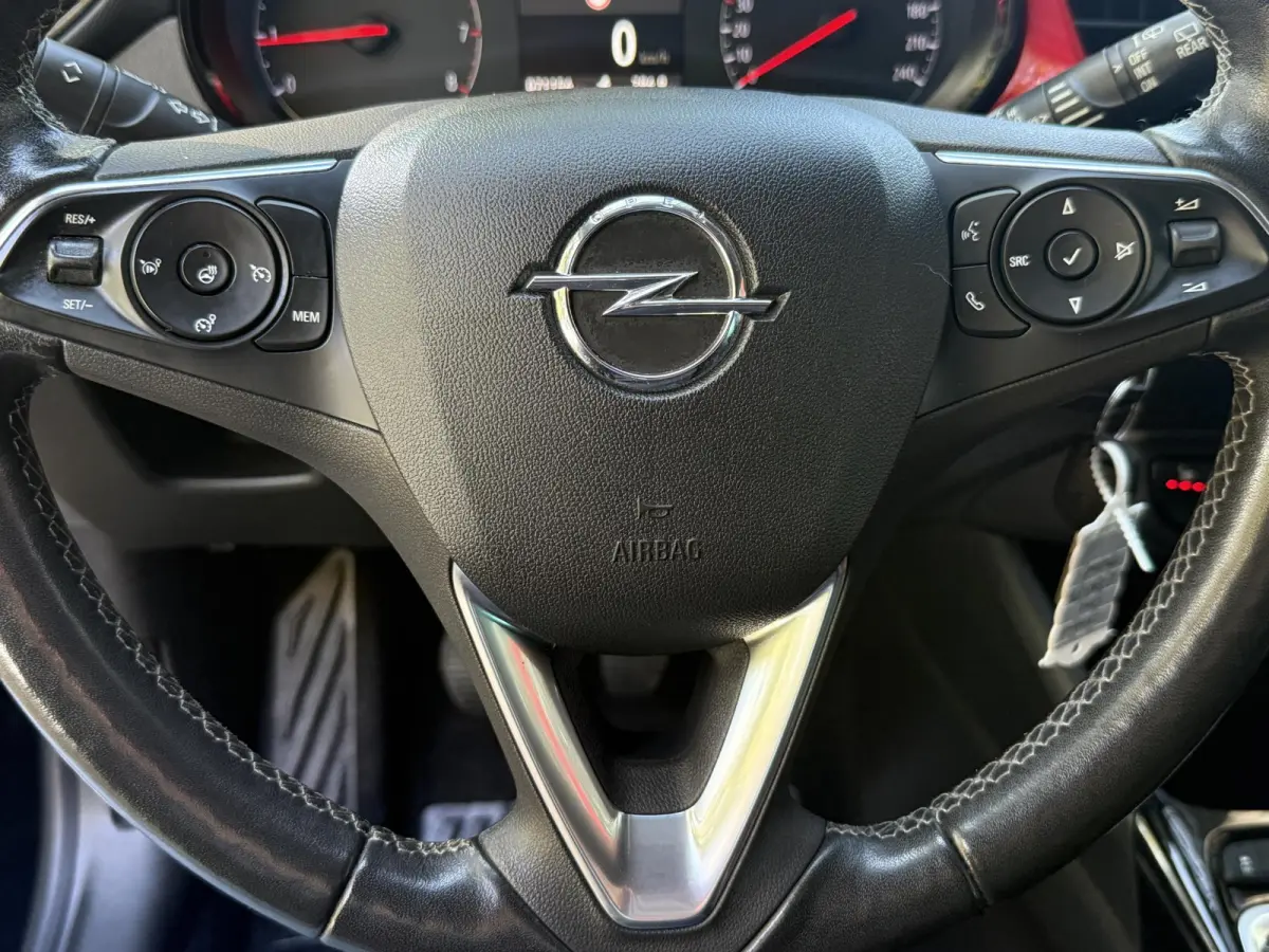 1.2 Turbo GS Line | Stoel/ stuurverwarming | Navigatie | Airco | Apple Carplay/Android Auto | PDC + Camera |