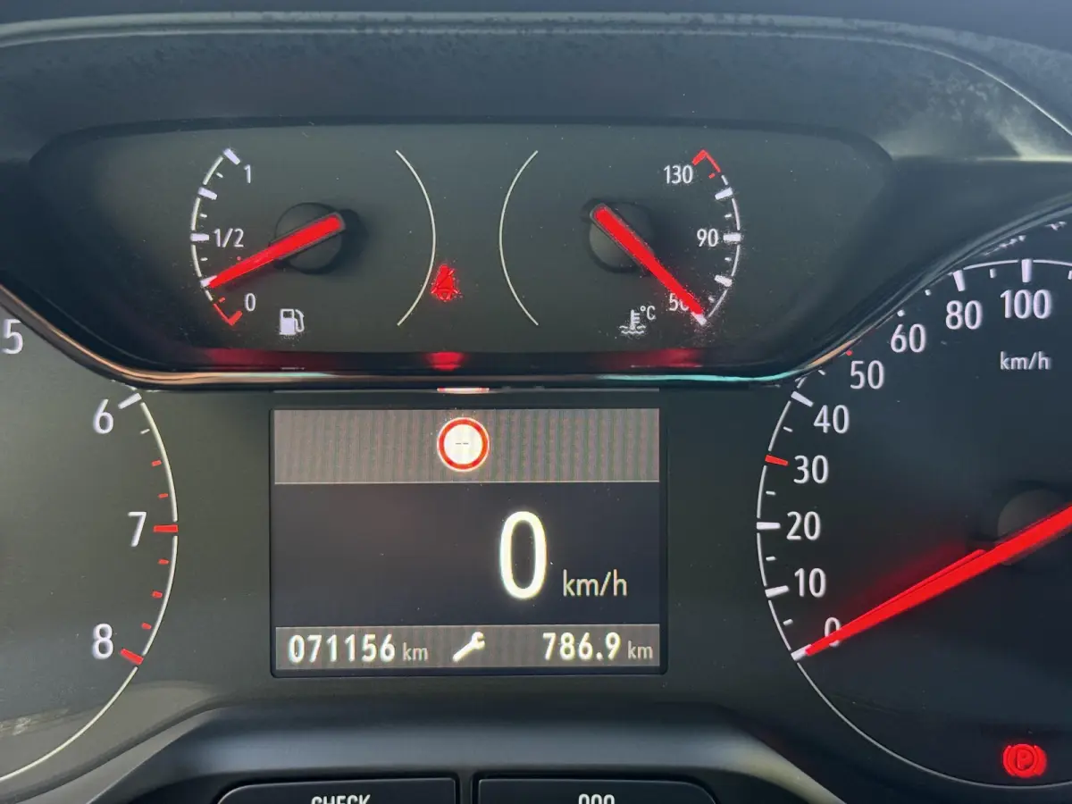 1.2 Turbo GS Line | Stoel/ stuurverwarming | Navigatie | Airco | Apple Carplay/Android Auto | PDC + Camera |
