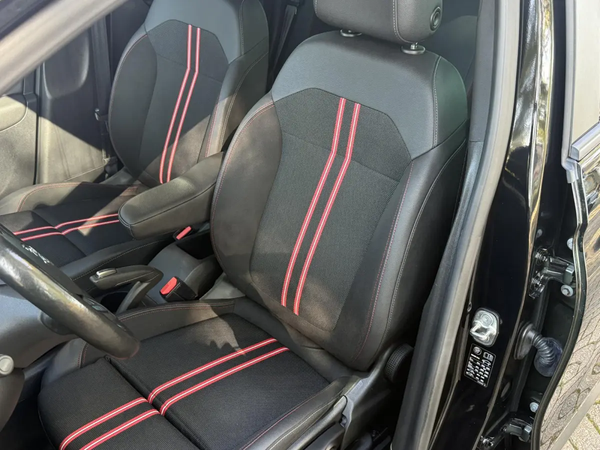 1.2 Turbo GS Line | Stoel/ stuurverwarming | Navigatie | Airco | Apple Carplay/Android Auto | PDC + Camera |