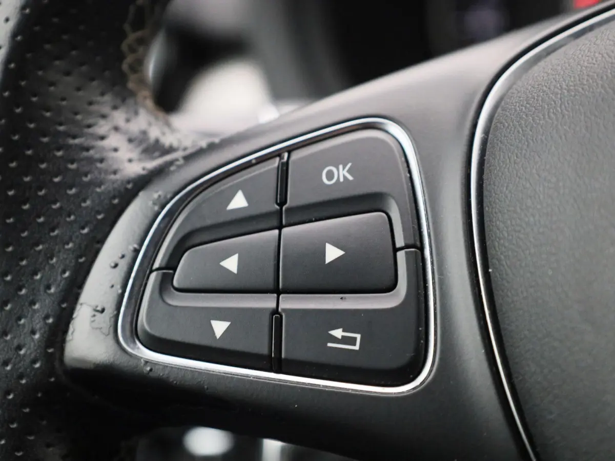 180 Ambition | STOELVERWARMING | NAVIGATIE | CRUISE CONTROL | PARKEERSENSOREN | LED |