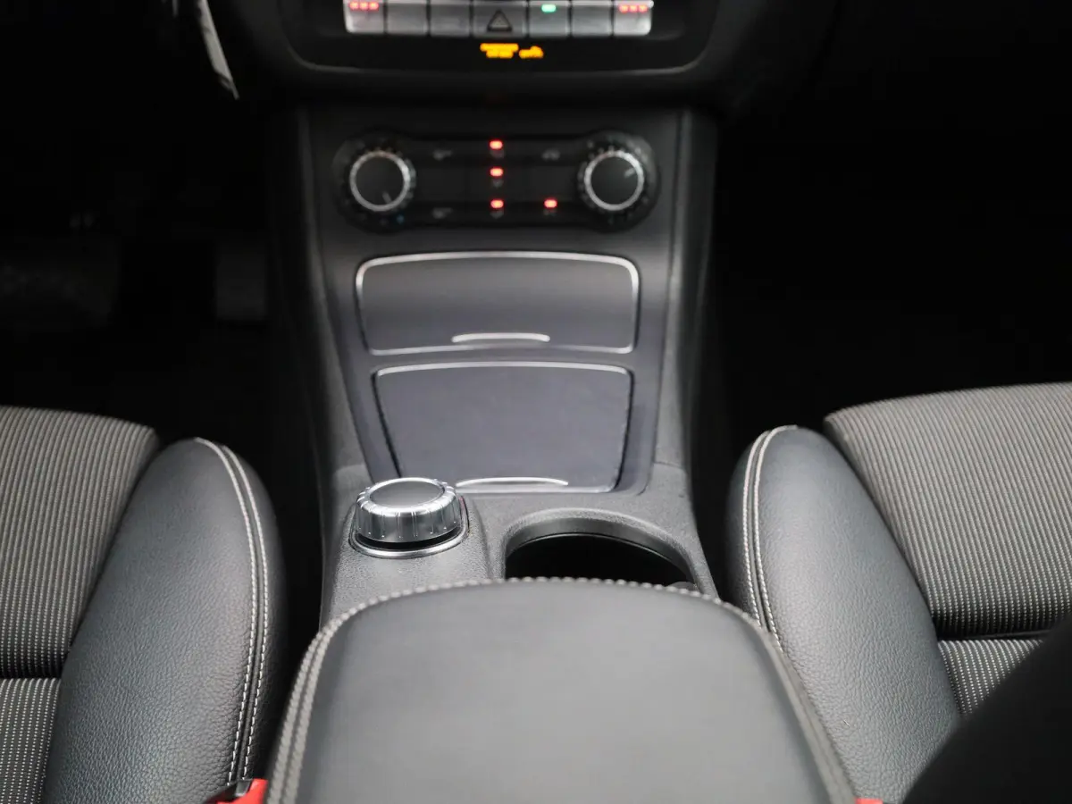 180 Ambition | STOELVERWARMING | NAVIGATIE | CRUISE CONTROL | PARKEERSENSOREN | LED |