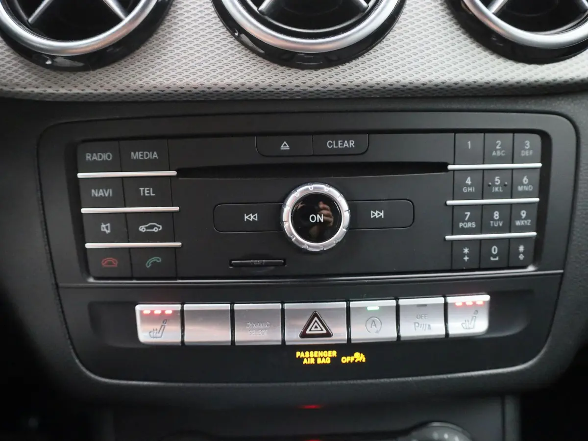 180 Ambition | STOELVERWARMING | NAVIGATIE | CRUISE CONTROL | PARKEERSENSOREN | LED |