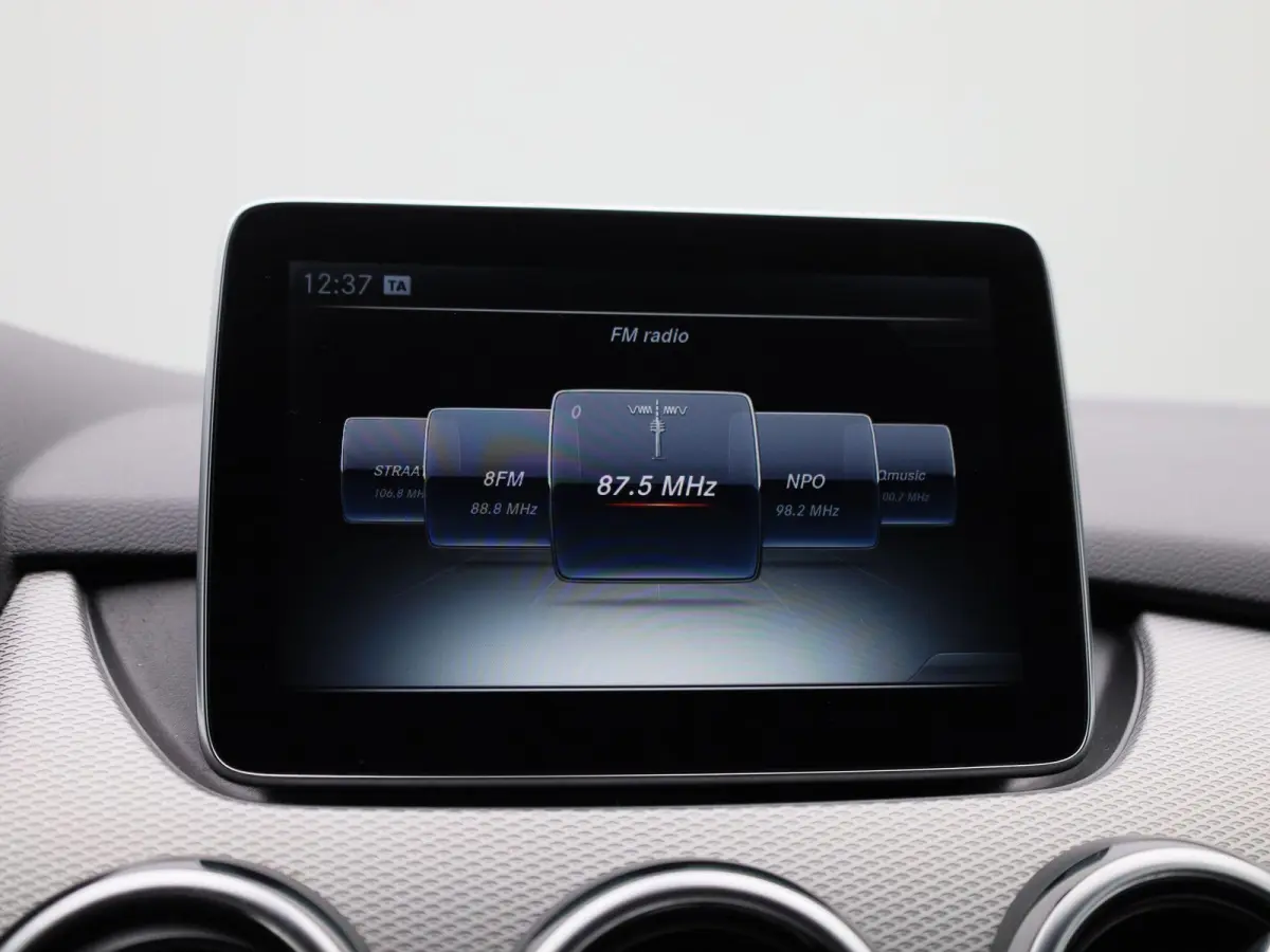 180 Ambition | STOELVERWARMING | NAVIGATIE | CRUISE CONTROL | PARKEERSENSOREN | LED |