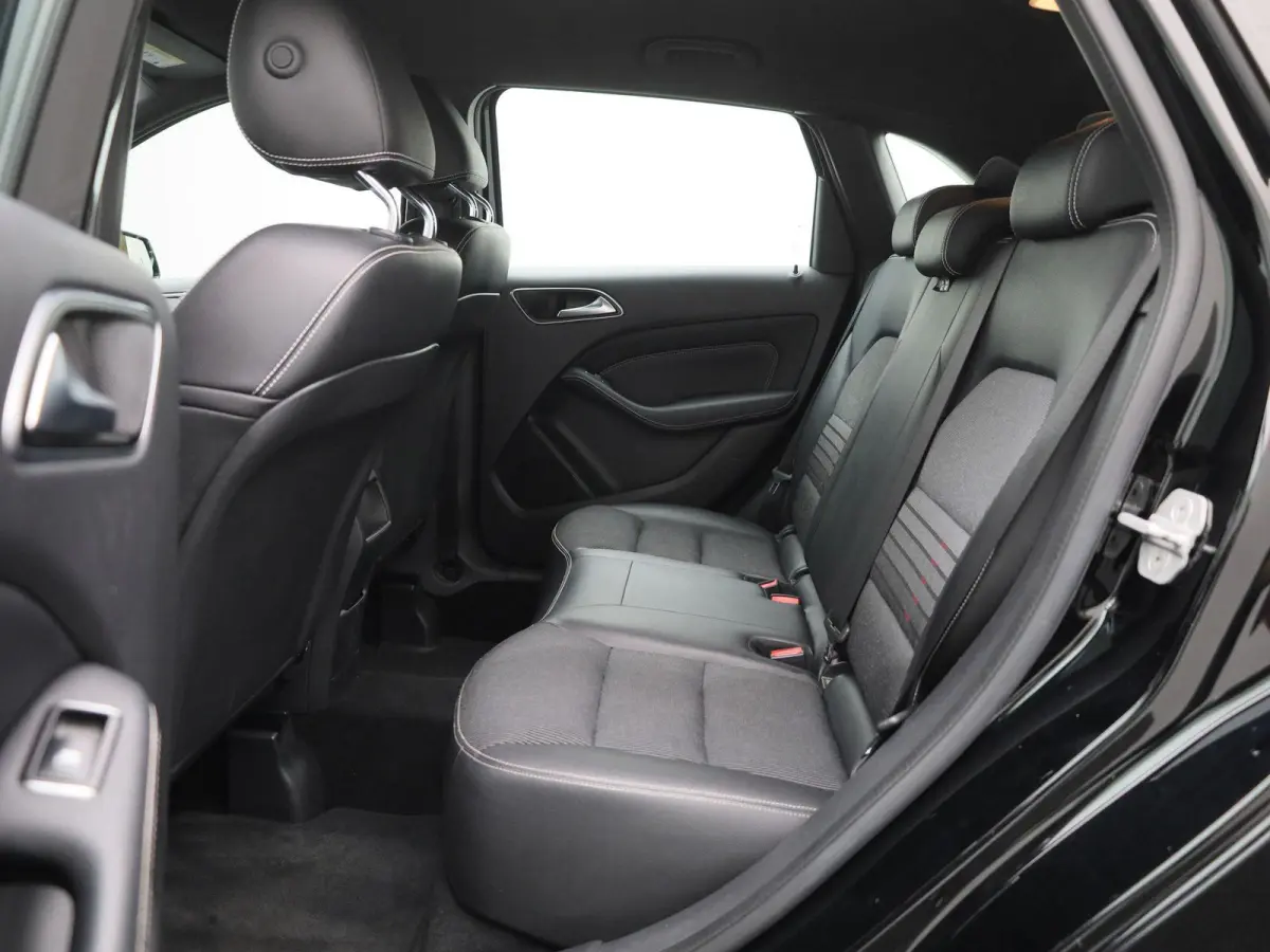 180 Ambition | STOELVERWARMING | NAVIGATIE | CRUISE CONTROL | PARKEERSENSOREN | LED |