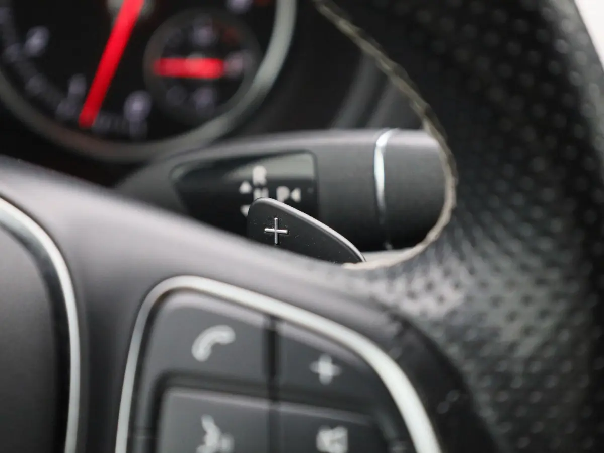 180 Ambition | STOELVERWARMING | NAVIGATIE | CRUISE CONTROL | PARKEERSENSOREN | LED |