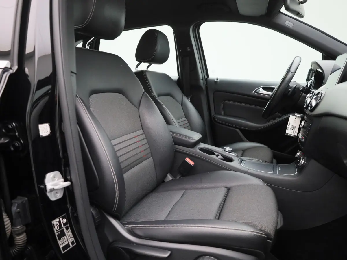 180 Ambition | STOELVERWARMING | NAVIGATIE | CRUISE CONTROL | PARKEERSENSOREN | LED |