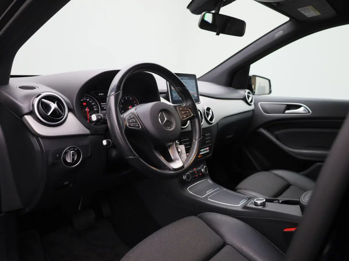 180 Ambition | STOELVERWARMING | NAVIGATIE | CRUISE CONTROL | PARKEERSENSOREN | LED |