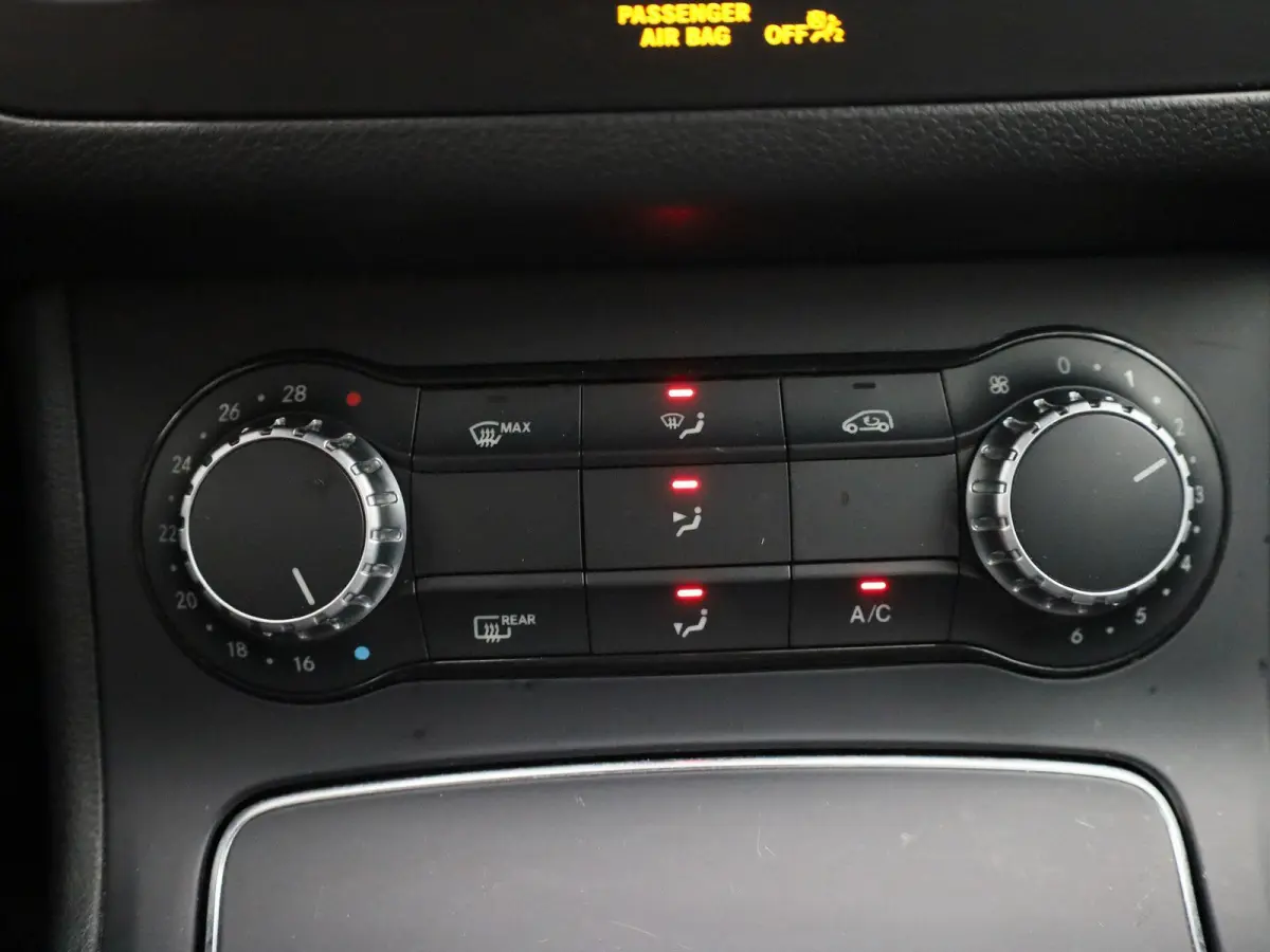 180 Ambition | STOELVERWARMING | NAVIGATIE | CRUISE CONTROL | PARKEERSENSOREN | LED |