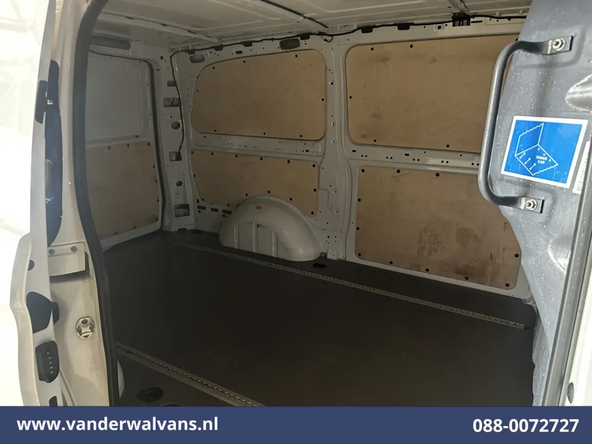 116 CDI 164pk L2H1 2025 Model Euro6 Airco | Camera | XXL MBUX | Navigatie | Cruisecontrol | Stoelverwarming Parkeersensoren, Bijrijdersbank