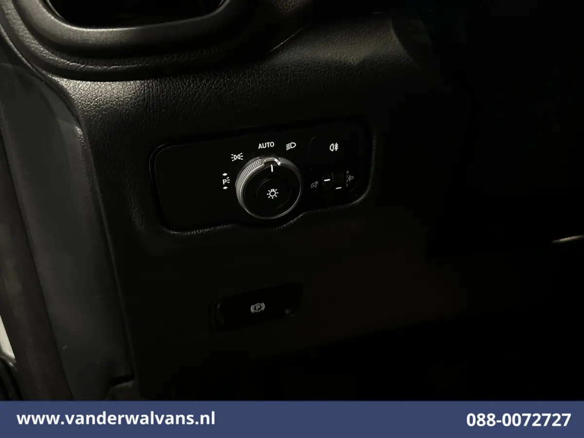 116 CDI 164pk L2H1 2025 Model Euro6 Airco | Camera | XXL MBUX | Navigatie | Cruisecontrol | Stoelverwarming Parkeersensoren, Bijrijdersbank
