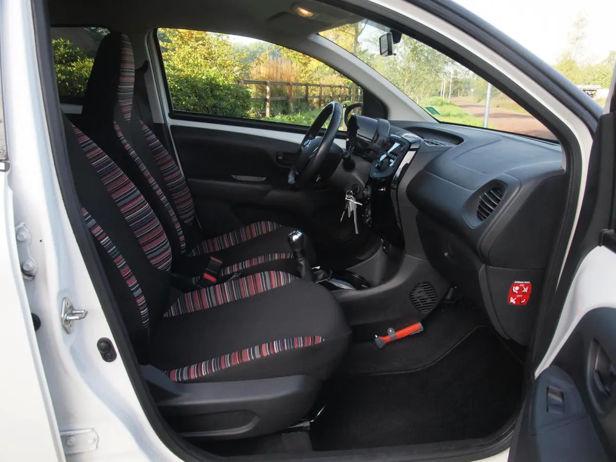 1.0 VTi Feel | Airco | 5-deurs | DAB | Dealeronderhouden | NL-Auto |