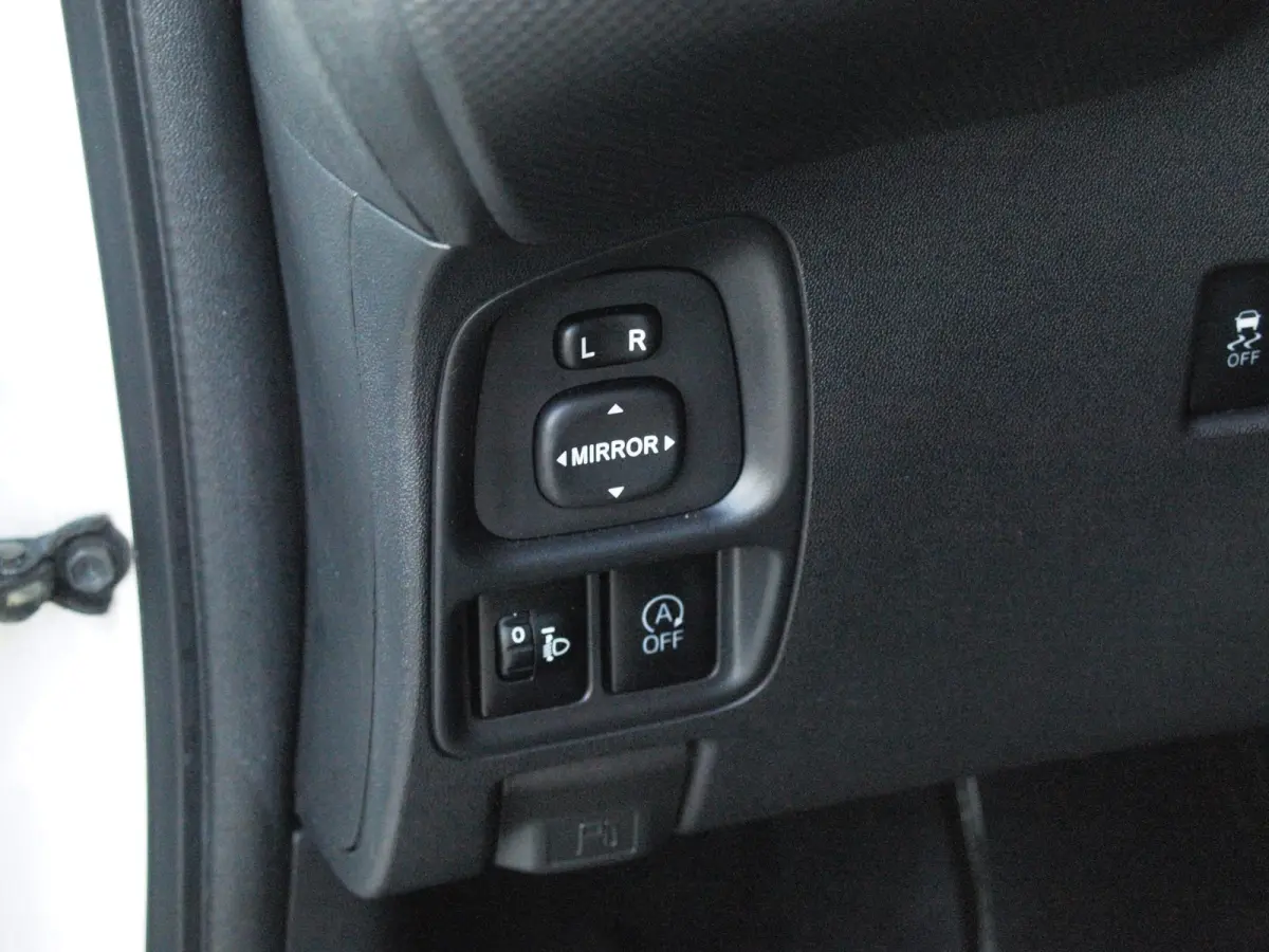 1.0 VTi Feel | Airco | 5-deurs | DAB | Dealeronderhouden | NL-Auto |