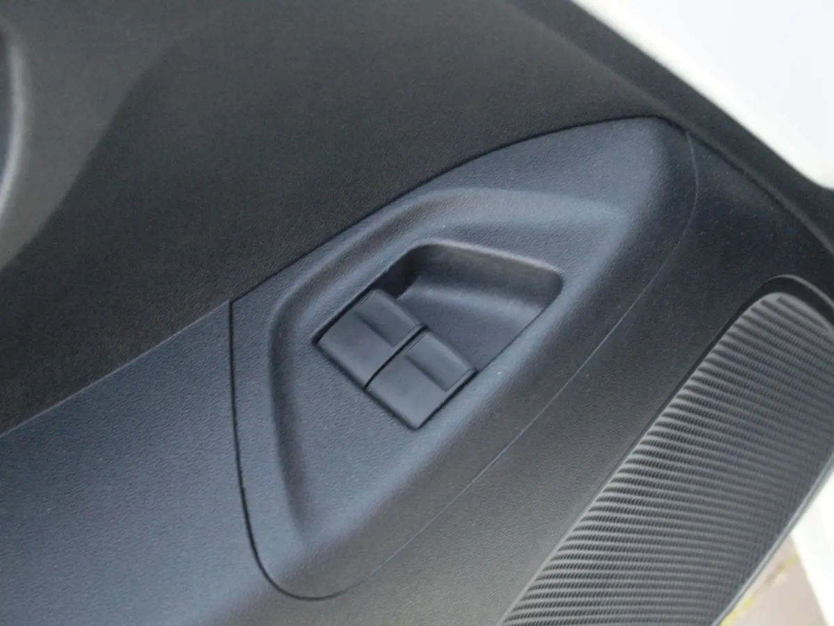1.0 VTi Feel | Airco | 5-deurs | DAB | Dealeronderhouden | NL-Auto |