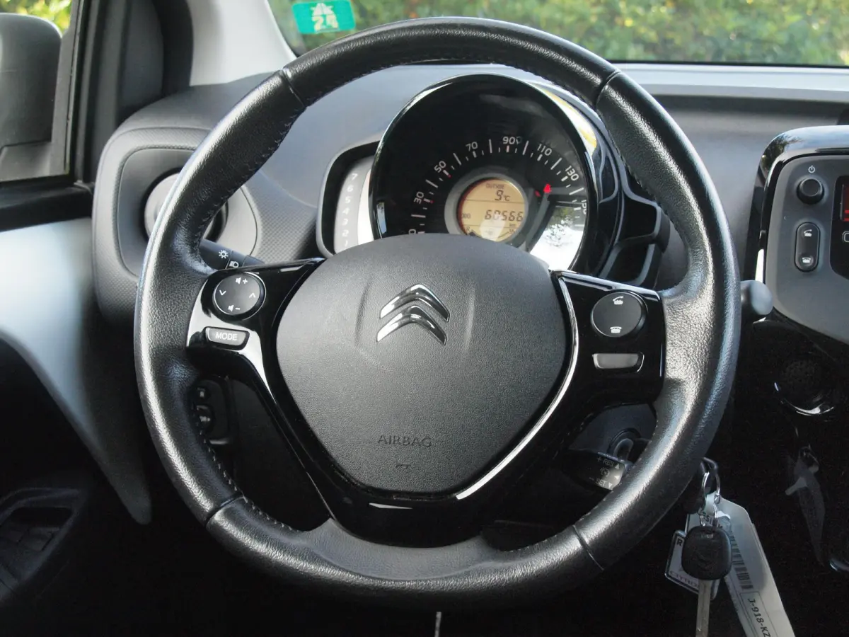 1.0 VTi Feel | Airco | 5-deurs | DAB | Dealeronderhouden | NL-Auto |