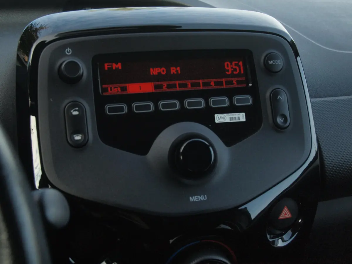 1.0 VTi Feel | Airco | 5-deurs | DAB | Dealeronderhouden | NL-Auto |