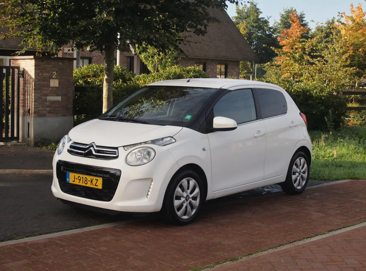 1.0 VTi Feel | Airco | 5-deurs | DAB | Dealeronderhouden | NL-Auto |