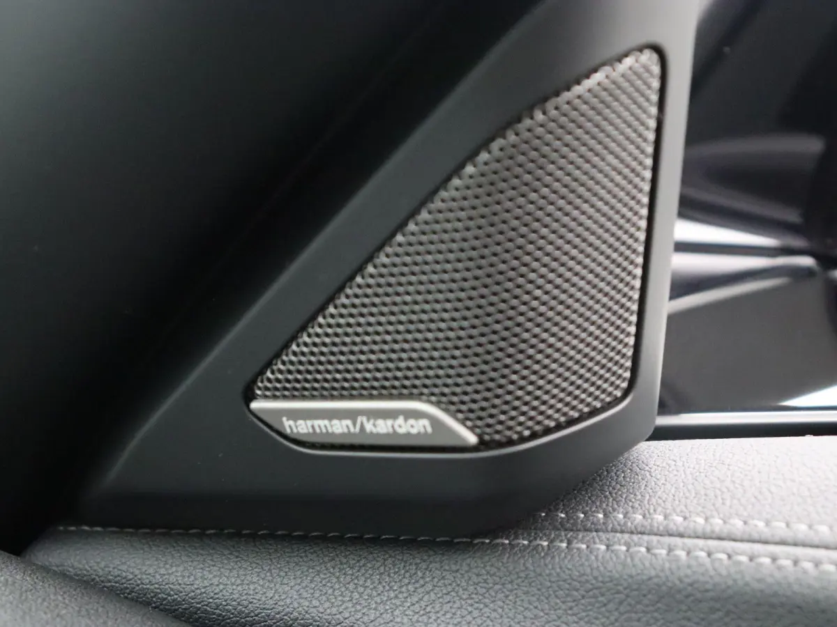 M40i High Executive | Comfort Access | Achteruitrijcamera | Elektrisch verwarmde voorstoelen | Parking Assistant | Active Cruise Control | Harman Kardon | 19/20 ''