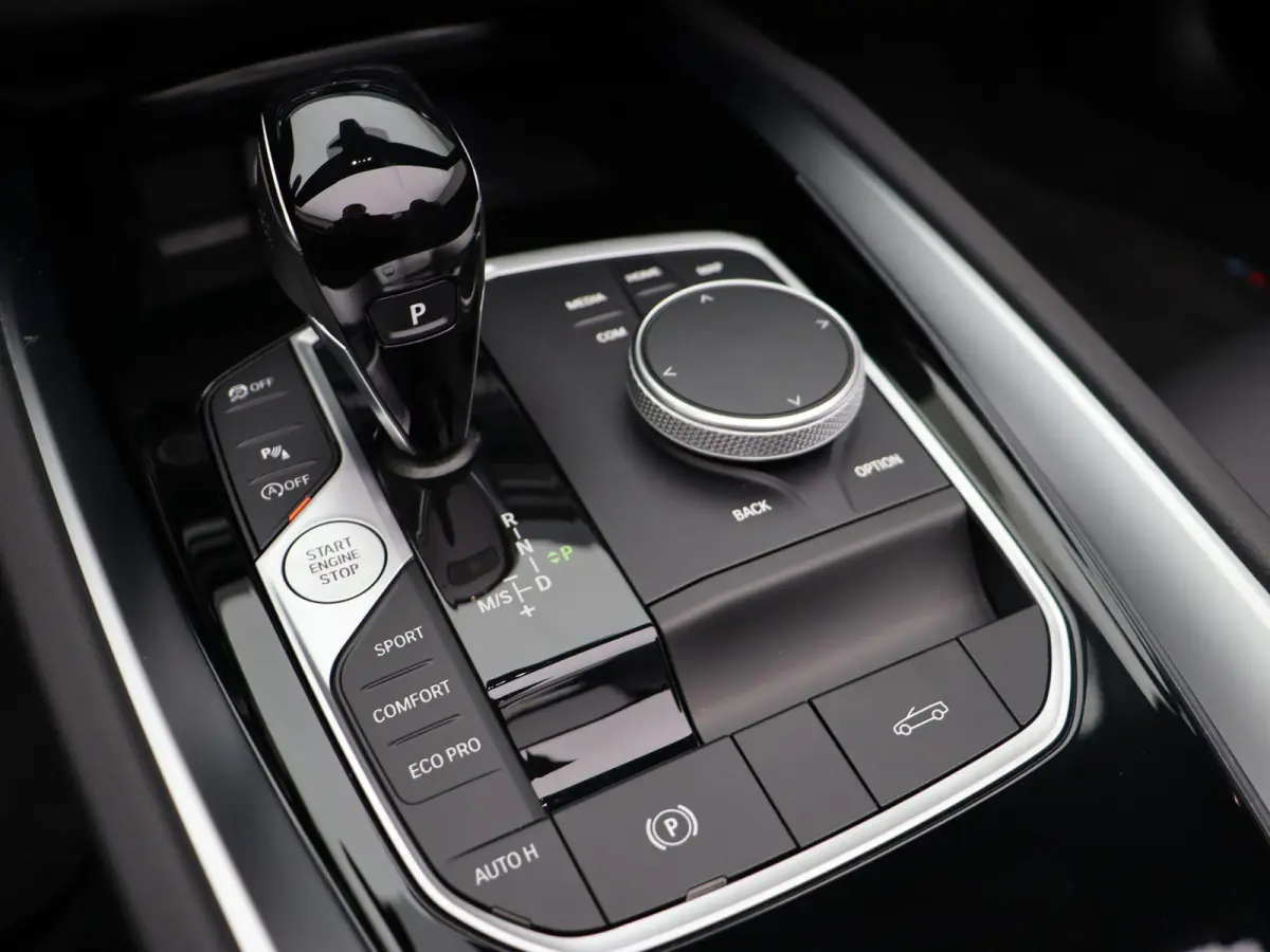 M40i High Executive | Comfort Access | Achteruitrijcamera | Elektrisch verwarmde voorstoelen | Parking Assistant | Active Cruise Control | Harman Kardon | 19/20 ''